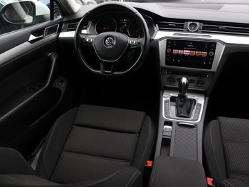 Volkswagen Passat B8 Variant 1.8 TSI BlueMotion Technology 180KM 2017 VW Passat 1.8 TSI, Salon Polska, Automat, Navi, zdjęcie 6