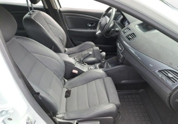 Renault Megane III Hatchback 2.0 dCi 160KM 2011 Renault Megane Renault Megane III GT Wersja Renault Sport Kubelki Duze, zdjęcie 12