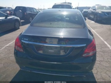 Mercedes Klasa C W205 2017 Mercedes-Benz Klasa C 2017 MERCEDES-BENZ C 300 LUXURYSPORT 2.0 Benzyna, zdjęcie 5
