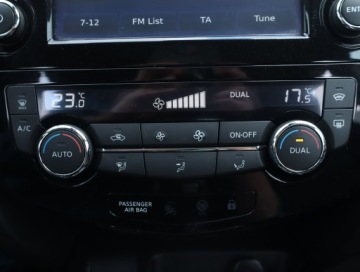 Nissan Qashqai II Crossover 1.2 DIG-T 115KM 2017 Nissan Qashqai 1.2 DIG-T, Salon Polska, zdjęcie 17