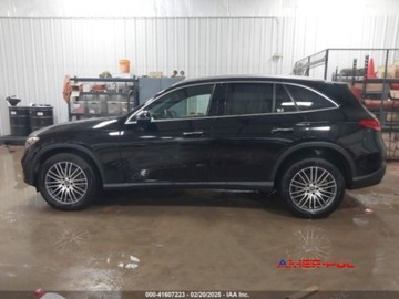 Mercedes GLC C254/X254 2024 Mercedes-Benz GLC 2024 r., 2,0L 300 4 MATIC 2.0 Benzyna 255KM, zdjęcie 13