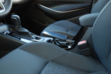 Магнитный держатель телефона для Toyota Corolla.