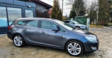 Opel Astra J Sports Tourer 1.4 Turbo ECOTEC 140KM 2011 Opel Astra BENZYNA AUTOMAT bogata wersja COSMO nawigacja okazja 1.4, zdjęcie 8