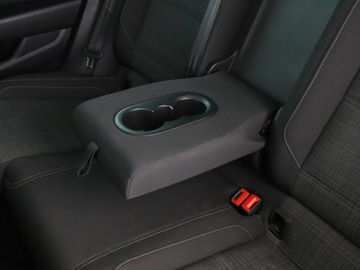 Volkswagen Passat B8 Variant 2.0 TDI BlueMotion SCR 150KM 2019 Volkswagen Passat navi czujniki parkowania, zdjęcie 39