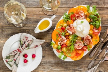 Соусник Wilmax из белого фарфора с ручкой, 170 мл