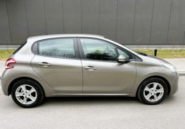 Peugeot 208 I Hatchback 3d 1.2 VTI 82KM 2013 Peugeot 208 Czujniki Parkowania Climatronic Alu Warszawa 1.2 Benzyna 82KM, zdjęcie 28