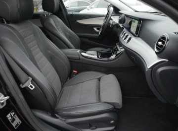 Mercedes Klasa E W214 2023 Mercedes E300de 306ps Szyber Blis Virtual Webasto Kamera LKA NFC Sam Parkuj, zdjęcie 18