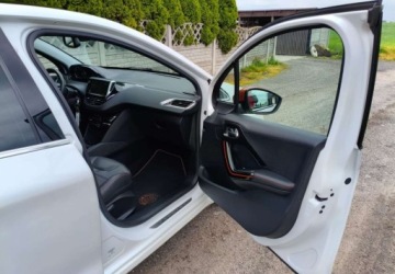 Peugeot 208 I Hatchback 5d Facelifting 1.2 PureTech 110KM 2017 Peugeot 208 Peugeot 208 1.2 Benzyna 110KM, zdjęcie 14