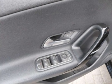 Mercedes Klasa A W177/V177 Hatchback 1.5 180d 116KM 2019 Mercedes-Benz Klasa A Navi Kamera Klimatronik Elektryka Sensor PDC Alu 1.5, zdjęcie 9