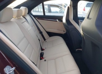 Mercedes Klasa C W204 2009 Mercedes-Benz Klasa C 2009, 6.3L, 63 AMG, od ubezpieczalni 6.3 Benzyna, zdjęcie 10