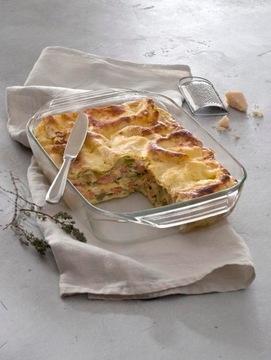 Жаростойкая форма PYREX для запекания лазаньи.