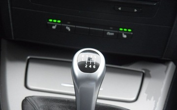 BMW Seria 3 E90-91-92-93 Limuzyna E90 318i 143KM 2008 BMW Seria 3 2.0B 2008r Navi Nowe Opony Zadbany 2.0 Benzyna 143KM, zdjęcie 20