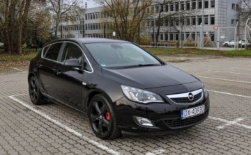 Opel Astra J Hatchback 5d 1.6 Turbo ECOTEC 180KM 2009 Opel Astra 1,6T (180KM) 1.6 Benzyna 180KM, zdjęcie 5