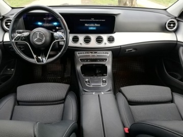 Mercedes Klasa E W214 Sedan Plug-In 2.0 300de 313KM 2023 Mercedes-Benz E 300e 4 Matic Hybryda Plug-in, zdjęcie 18