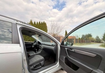 Volkswagen Passat B7 Variant 1.6 TDI CR DPF BlueMotion 105KM 2012 Volkswagen Passat Volkswagen Passat 1.6 TDI DPF BlueMot Highline 1.6 Diesel, zdjęcie 22