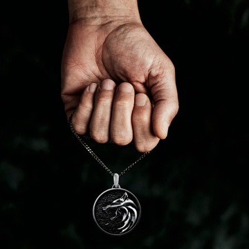 Мужской кулон-медальон Ведьмак волк с гравировкой 925