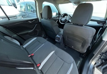 Skoda Kamiq Crossover Facelifting 1.0 TSI 115KM 2024 Skoda Kamiq Selection, Podgrzewane fotele i kierownica, Tempomat, Bezwypad, zdjęcie 8