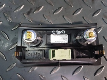 HNÍZDO 12V ZAPALOVAČE TUNELU STŘEDNÍHO ZADNÍ 9 117 364 BMW 5 E60 E61