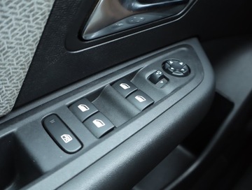 Citroen C4 III SUV 1.2 PureTech 130KM 2022 Citroen C4 1.2 PureTech, Salon Polska, zdjęcie 12