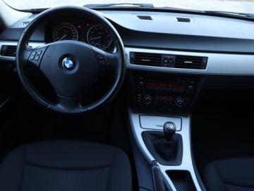 BMW Seria 3 E90-91-92-93 Limuzyna E90 320i 170KM 2010 BMW 3 320 i, Serwis ASO, Klima, Klimatronic, zdjęcie 6