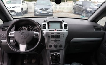 Opel Zafira B 1.8 ECOTEC 140KM 2009 Opel Zafira 7-osobowy, Nawigacja, Multifunkcja, Czujniki parkowania. 1.8, zdjęcie 4