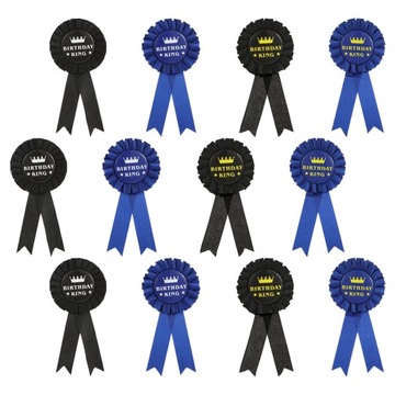 Приз в виде броши с розеткой на день рождения.