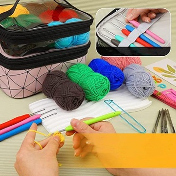 105SZT SZYDEŁEK W ETUI WŁÓCZKI BAWEŁNIANE ZESTAW