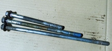 SUZUKI GSF 600 1200 BANDIT GSX-F ŚRUBA OŚKA Oś ŚRUBY MOCOWANIA SILNIKA OŚKI