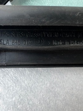 SKLO (OKNO) PŘEDNÍ PRAVÁ MALÉ TROJŮHELNÍK SKODA ENYAQ