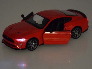 Металлическая модель автомобиля Ford Mustang GT 2018 года масштаба 1:34 со светом и звуком ZA4616