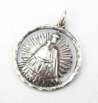 Przedwojenny duży ażurowy srebrny medalik Matka Boska Maryja z Dzieciątkiem