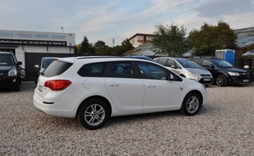 Opel Astra J Sports Tourer 1.4 Twinport ECOTEC 100KM 2012 Opel Astra 150 JAHRE Benzyna Tempomat Cz. parkowania Klimatyzacja 1.4 100KM, zdjęcie 5