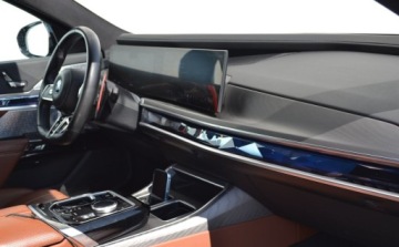 BMW Seria 7 G70 Sedan Plug-In 3.0 M60e 571KM 2023 BMW Seria 7 Dealer BMW Bonkowscy Gorzow Wlkp. 3.0 Hybryda Plug-in 571KM, zdjęcie 13