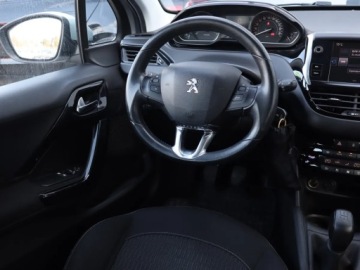 Peugeot 208 I Hatchback 5d Facelifting 1.2 PureTech 82KM 2017 Peugeot 208 1.2 PureTech, Salon Polska, zdjęcie 6