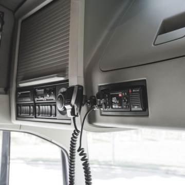 РАДИО MIDLAND 88 CB 12/24 В С ПЕРЕДНИМ ГРОМКОГОВОРИТЕЛЕМ
