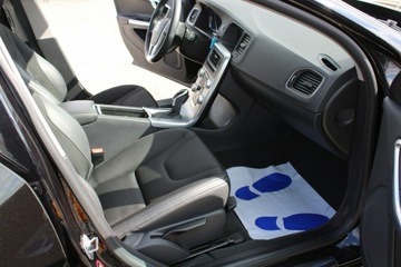 Volvo V60 I Kombi Facelifting 2.0 D4 DRIVE-E 190KM 2018 Volvo V60 Cross Country Momentum 190HP F-vat Salon, zdjęcie 31