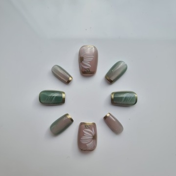 Paznokcie Sztuczne Tipsy Nude Zielone Białe Kwiaty Green Flowers 30 sztuk