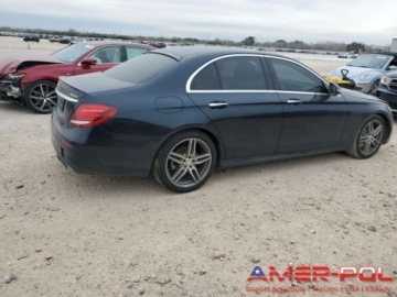 Mercedes Klasa E W213 2017 Mercedes-Benz Klasa E _E300_W213_2.0 L_241 km_2017r 2.0 Benzyna 241KM, zdjęcie 2