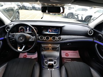 Mercedes Klasa E W213 Limuzyna 2.0 220d 194KM 2017 Mercedes-Benz Klasa E 220 d 4-Matic Exclusive W213, zdjęcie 15