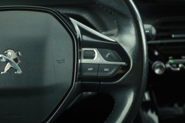 Peugeot 2008 II SUV 1.2 PureTech 130KM 2020 Peugeot 2008 1.2 PureTech, Salon Polska, zdjęcie 19