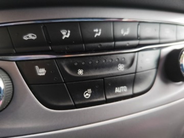 Opel Astra K Hatchback 5d 1.4 Turbo 150KM 2016 Opel Astra 1.4 benzyna139 tys.kmjeden wlascDrugie kolanastepny serwis 09.2, zdjęcie 4