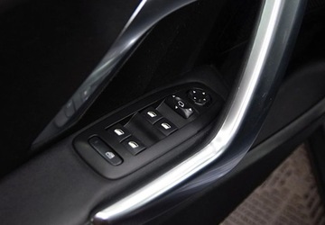 Peugeot 2008 I SUV Facelifting 1.2 PureTech 130KM 2019 Peugeot 2008 Crossway Kamera cofania Panorama Kubelkowe fotele 1.2, zdjęcie 16