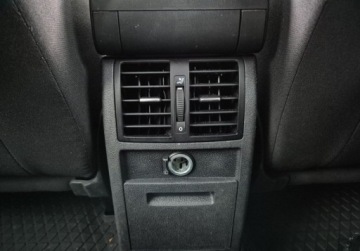 Volkswagen Caddy IV Kombi Maxi 2.0 TDI SCR BlueMotion Technology 150KM 2016 Volkswagen Caddy SalonPL Comfortline 2.0TDI 150KM DSG Hak WEBASTO Kamera A, zdjęcie 17