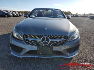 Mercedes Klasa C W205 2017 Mercedes-Benz Klasa C _W205_C 300_4Matic_241 km_2017r. 2.0 Benzyna 241KM, zdjęcie 4