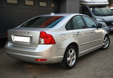 Volvo S40 II 1.6 D2 115KM 2011 Volvo S40 Volvo S40 D2 DRIVe Momentum Start-Stop 1.6 Diesel 115KM, zdjęcie 2