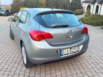 Opel Astra J Hatchback 5d 1.4 Twinport ECOTEC 100KM 2011 Opel Astra 1.4 100KM Klima 1-reka Tablet Carplay Gotowy do jazdy PL, zdjęcie 20