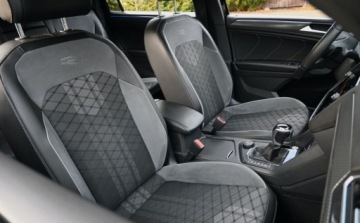 Volkswagen Tiguan II SUV Facelifting 2.0 TDI 200KM 2022 Volkswagen Tiguan 2,0 TDI 200 KM 4x4 R-LINE HEDA UP MATRIX Kamera 360 Nawi, zdjęcie 24