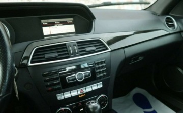Mercedes Klasa C W204 Limuzyna 3.5 350 CGI BlueEFFICIENCY 306KM 2013 Mercedes-Benz Klasa C Mercedes-Benz Klasa C W204 3,5 V6(306 PS)4MATIC Auto, zdjęcie 22