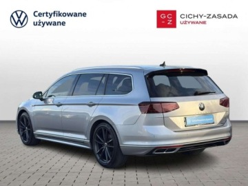 Volkswagen Passat B8 Variant Facelifting 2.0 TDI SCR 200KM 2022 Volkswagen Passat R-Line 4Mot. HarmanKardon LED Matrix Hak Kamera Cofania, zdjęcie 2
