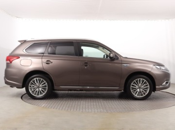 Mitsubishi Outlander III SUV PHEV Facelifting 2020 2.4 PHEV 224KM 2020 Mitsubishi Outlander 2.4 PHEV, Salon Polska, zdjęcie 5